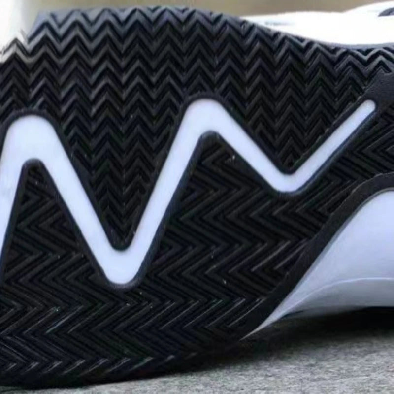 Neue rutschfeste Herren-Sneaker