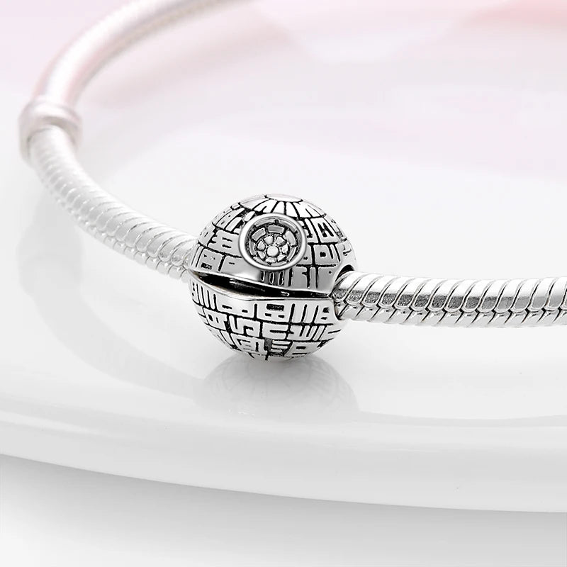 Anhänger aus 925er-Silber „Plata de Ley“ von Disney mit dem „Mandalorianer-Helm“ aus Star Wars