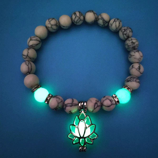 Im Dunkeln leuchtendes Bettelarmband