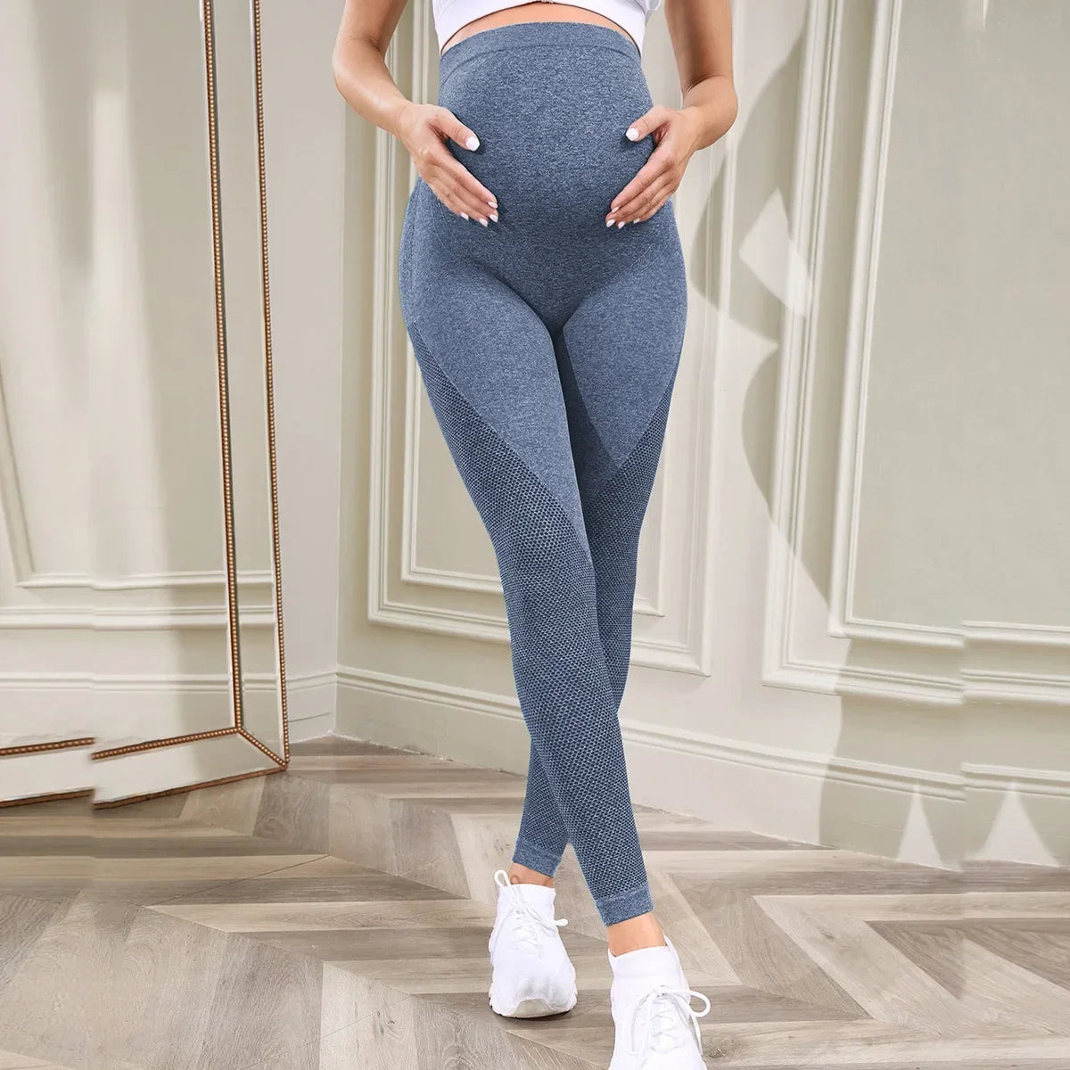 Umstandsleggings über dem Bauch